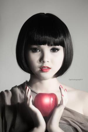 Jenny Phương bán táo