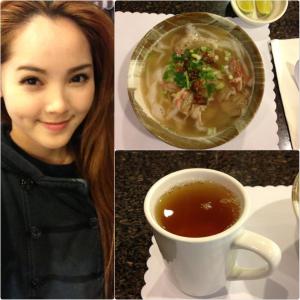 Jenny Phương ăn sáng